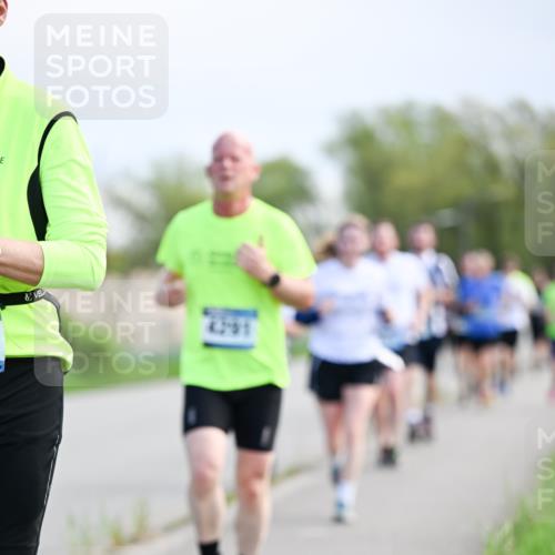 07.04.2024 - 43. Internationalen Wilhelmsburger Insellauf Dr. Thomas Lammeyer http://msf.ph/oto/6049556 07.04.2024 11:15:13 Laufen 47, 91 meine-sportfotos.de