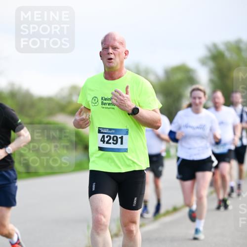 07.04.2024 - 43. Internationalen Wilhelmsburger Insellauf Dr. Thomas Lammeyer http://msf.ph/oto/6049560 07.04.2024 11:15:13 Laufen 4291 meine-sportfotos.de