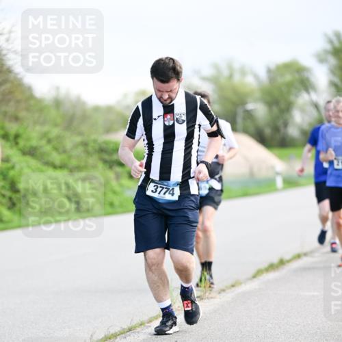 07.04.2024 - 43. Internationalen Wilhelmsburger Insellauf Dr. Thomas Lammeyer http://msf.ph/oto/6049587 07.04.2024 11:15:18 Laufen 3774 meine-sportfotos.de