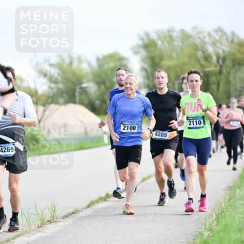 07.04.2024 - 43. Internationalen Wilhelmsburger Insellauf Dr. Thomas Lammeyer http://msf.ph/oto/6049591 07.04.2024 11:15:19 Laufen 4269, 2109, 4289, 2110, 100 meine-sportfotos.de