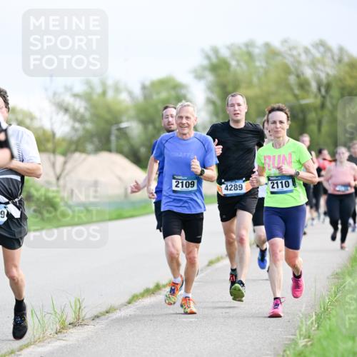 07.04.2024 - 43. Internationalen Wilhelmsburger Insellauf Dr. Thomas Lammeyer http://msf.ph/oto/6049592 07.04.2024 11:15:19 Laufen 69, 2109, 4289, 2110 meine-sportfotos.de