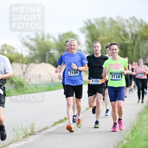 07.04.2024 - 43. Internationalen Wilhelmsburger Insellauf Dr. Thomas Lammeyer http://msf.ph/oto/6049593 07.04.2024 11:15:19 Laufen 2109, 4289, 2110 meine-sportfotos.de