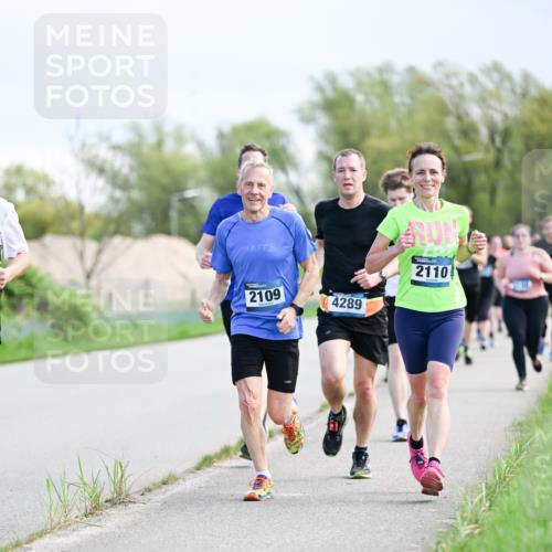 07.04.2024 - 43. Internationalen Wilhelmsburger Insellauf Dr. Thomas Lammeyer http://msf.ph/oto/6049594 07.04.2024 11:15:19 Laufen 2109, 4289, 2110 meine-sportfotos.de