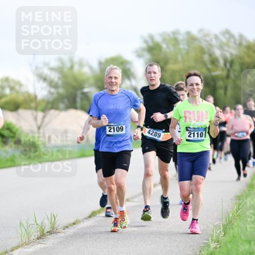 07.04.2024 - 43. Internationalen Wilhelmsburger Insellauf Dr. Thomas Lammeyer http://msf.ph/oto/6049595 07.04.2024 11:15:20 Laufen 2109, 4289, 2110 meine-sportfotos.de