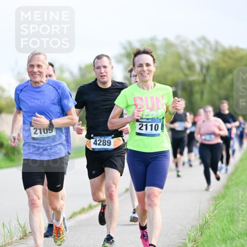 07.04.2024 - 43. Internationalen Wilhelmsburger Insellauf Dr. Thomas Lammeyer http://msf.ph/oto/6049600 07.04.2024 11:15:21 Laufen 2109, 4289, 2110 meine-sportfotos.de