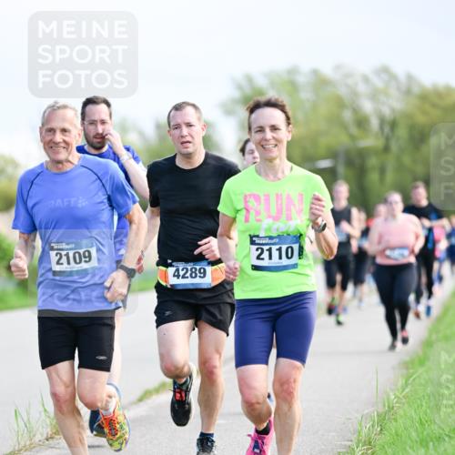 07.04.2024 - 43. Internationalen Wilhelmsburger Insellauf Dr. Thomas Lammeyer http://msf.ph/oto/6049601 07.04.2024 11:15:21 Laufen 2109, 4289, 2110 meine-sportfotos.de