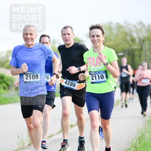 07.04.2024 - 43. Internationalen Wilhelmsburger Insellauf Dr. Thomas Lammeyer http://msf.ph/oto/6049602 07.04.2024 11:15:21 Laufen 2109, 76, 4289, 2110 meine-sportfotos.de
