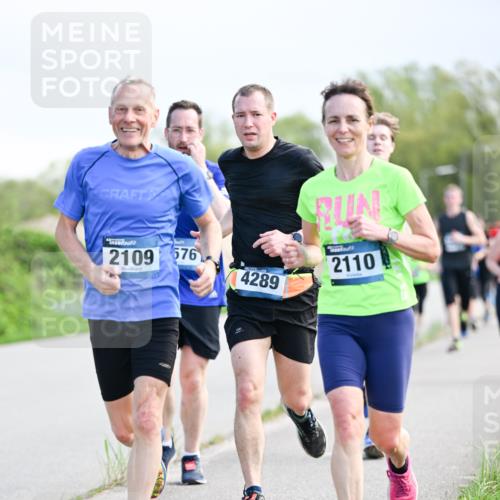 07.04.2024 - 43. Internationalen Wilhelmsburger Insellauf Dr. Thomas Lammeyer http://msf.ph/oto/6049603 07.04.2024 11:15:21 Laufen 2109, 576, 4289, 2110 meine-sportfotos.de