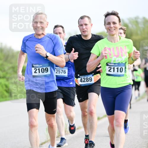 07.04.2024 - 43. Internationalen Wilhelmsburger Insellauf Dr. Thomas Lammeyer http://msf.ph/oto/6049605 07.04.2024 11:15:22 Laufen 2109, 2576, 4289, 2110 meine-sportfotos.de