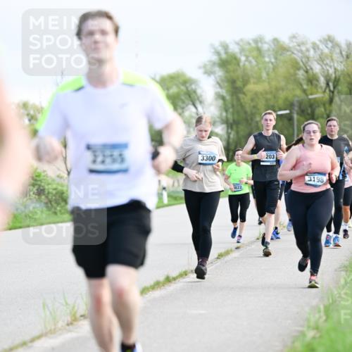 07.04.2024 - 43. Internationalen Wilhelmsburger Insellauf Dr. Thomas Lammeyer http://msf.ph/oto/6049612 07.04.2024 11:15:23 Laufen 3300, 1822, 203, 4203, 3198 meine-sportfotos.de
