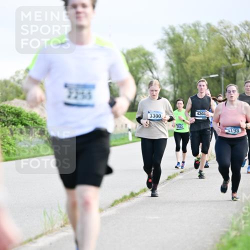 07.04.2024 - 43. Internationalen Wilhelmsburger Insellauf Dr. Thomas Lammeyer http://msf.ph/oto/6049613 07.04.2024 11:15:23 Laufen 3300, 3822, 4203, 198 meine-sportfotos.de