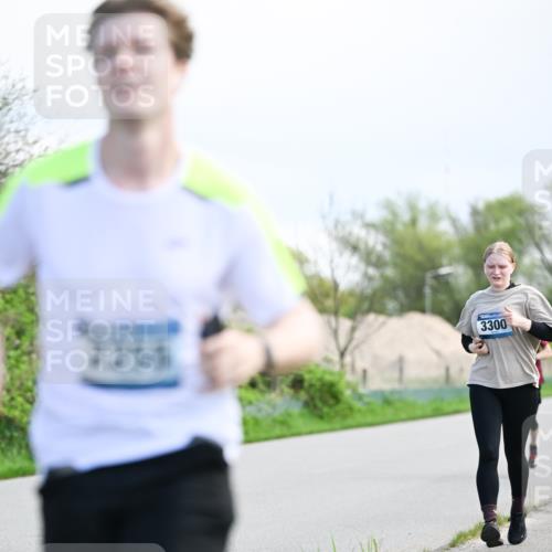 07.04.2024 - 43. Internationalen Wilhelmsburger Insellauf Dr. Thomas Lammeyer http://msf.ph/oto/6049617 07.04.2024 11:15:24 Laufen 2355, 3300 meine-sportfotos.de