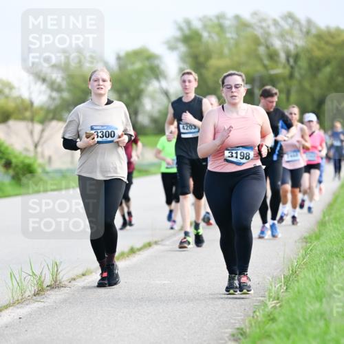 07.04.2024 - 43. Internationalen Wilhelmsburger Insellauf Dr. Thomas Lammeyer http://msf.ph/oto/6049620 07.04.2024 11:15:25 Laufen 3300, 4203, 3198 meine-sportfotos.de