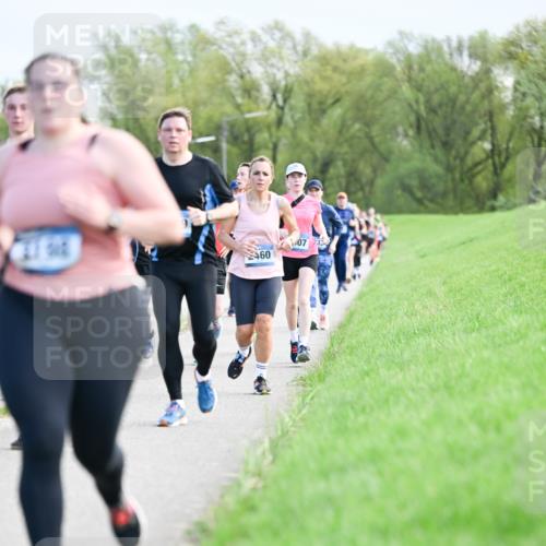 07.04.2024 - 43. Internationalen Wilhelmsburger Insellauf Dr. Thomas Lammeyer http://msf.ph/oto/6049632 07.04.2024 11:15:27 Laufen 07, 09 meine-sportfotos.de
