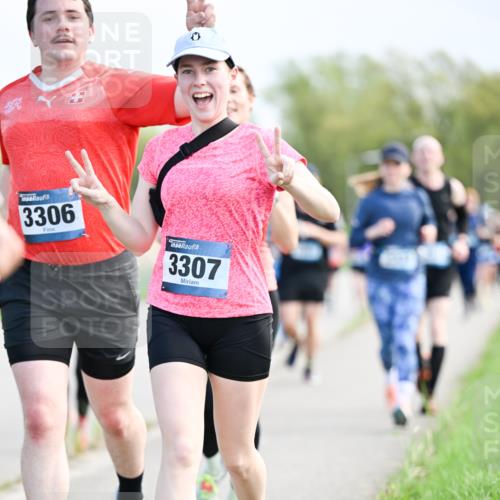 07.04.2024 - 43. Internationalen Wilhelmsburger Insellauf Dr. Thomas Lammeyer http://msf.ph/oto/6049664 07.04.2024 11:15:33 Laufen 8, 3306, 3307 meine-sportfotos.de