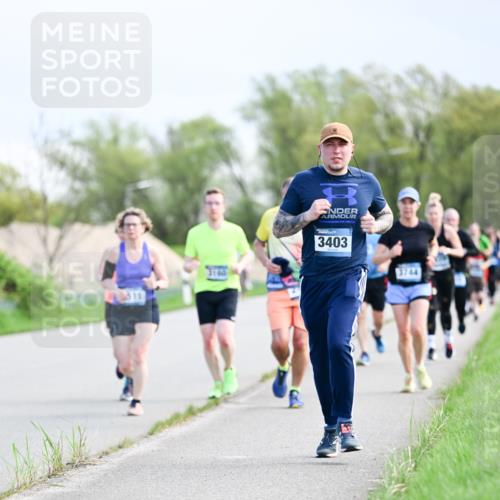 07.04.2024 - 43. Internationalen Wilhelmsburger Insellauf Dr. Thomas Lammeyer http://msf.ph/oto/6049705 07.04.2024 11:15:42 Laufen 3403, 3744 meine-sportfotos.de