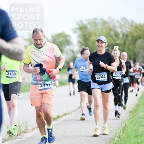 07.04.2024 - 43. Internationalen Wilhelmsburger Insellauf Dr. Thomas Lammeyer http://msf.ph/oto/6049718 07.04.2024 11:15:45 Laufen 3160, 2023, 2457, 4230, 3744, 4229 meine-sportfotos.de