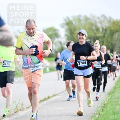 07.04.2024 - 43. Internationalen Wilhelmsburger Insellauf Dr. Thomas Lammeyer http://msf.ph/oto/6049719 07.04.2024 11:15:45 Laufen 3160, 3744, 229, 2497, 2443 meine-sportfotos.de