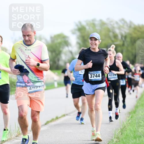 07.04.2024 - 43. Internationalen Wilhelmsburger Insellauf Dr. Thomas Lammeyer http://msf.ph/oto/6049721 07.04.2024 11:15:45 Laufen 245, 42, 3744, 4229 meine-sportfotos.de