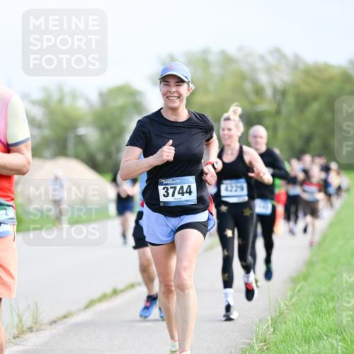 07.04.2024 - 43. Internationalen Wilhelmsburger Insellauf Dr. Thomas Lammeyer http://msf.ph/oto/6049725 07.04.2024 11:15:46 Laufen 3744, 4229 meine-sportfotos.de
