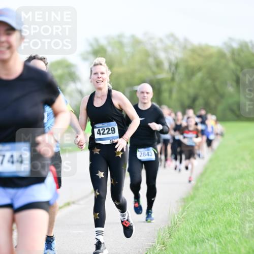 07.04.2024 - 43. Internationalen Wilhelmsburger Insellauf Dr. Thomas Lammeyer http://msf.ph/oto/6049733 07.04.2024 11:15:47 Laufen 744, 4229, 42, 2843 meine-sportfotos.de