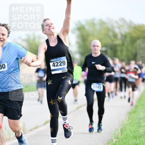 07.04.2024 - 43. Internationalen Wilhelmsburger Insellauf Dr. Thomas Lammeyer http://msf.ph/oto/6049738 07.04.2024 11:15:48 Laufen 30, 4229, 4229, 2843 meine-sportfotos.de