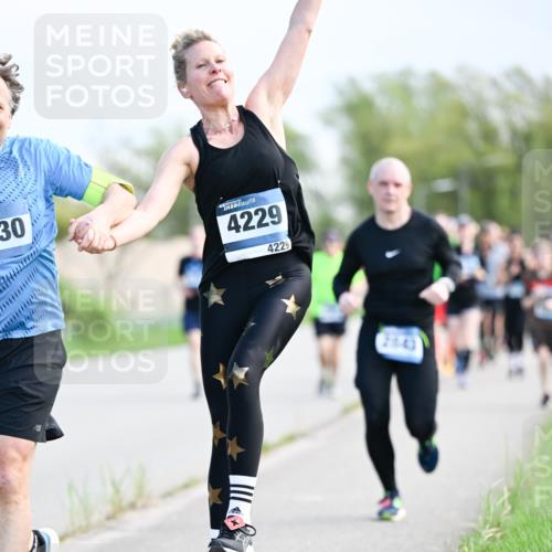 07.04.2024 - 43. Internationalen Wilhelmsburger Insellauf Dr. Thomas Lammeyer http://msf.ph/oto/6049740 07.04.2024 11:15:48 Laufen 30, 4229, 4229 meine-sportfotos.de