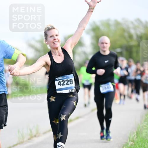 07.04.2024 - 43. Internationalen Wilhelmsburger Insellauf Dr. Thomas Lammeyer http://msf.ph/oto/6049741 07.04.2024 11:15:49 Laufen 4229, 4229 meine-sportfotos.de