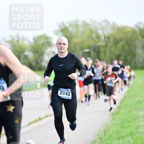 07.04.2024 - 43. Internationalen Wilhelmsburger Insellauf Dr. Thomas Lammeyer http://msf.ph/oto/6049742 07.04.2024 11:15:49 Laufen 2843 meine-sportfotos.de