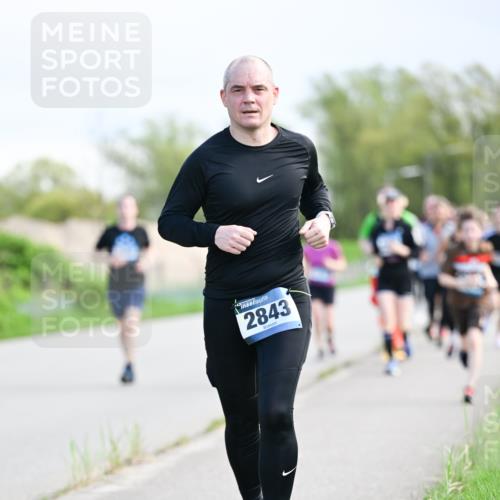 07.04.2024 - 43. Internationalen Wilhelmsburger Insellauf Dr. Thomas Lammeyer http://msf.ph/oto/6049750 07.04.2024 11:15:50 Laufen 2843 meine-sportfotos.de
