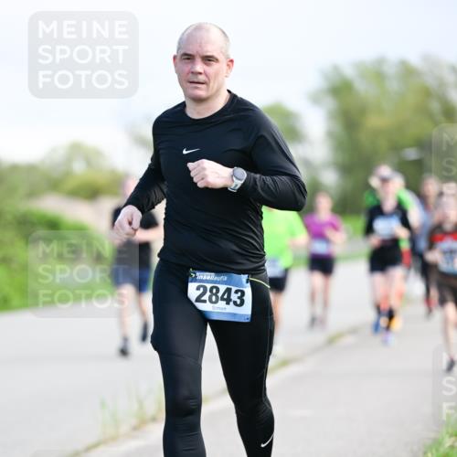 07.04.2024 - 43. Internationalen Wilhelmsburger Insellauf Dr. Thomas Lammeyer http://msf.ph/oto/6049753 07.04.2024 11:15:50 Laufen 2843 meine-sportfotos.de