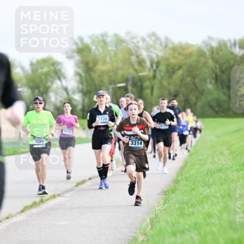 07.04.2024 - 43. Internationalen Wilhelmsburger Insellauf Dr. Thomas Lammeyer http://msf.ph/oto/6049754 07.04.2024 11:15:51 Laufen 3555, 4370, 3739, 3314 meine-sportfotos.de