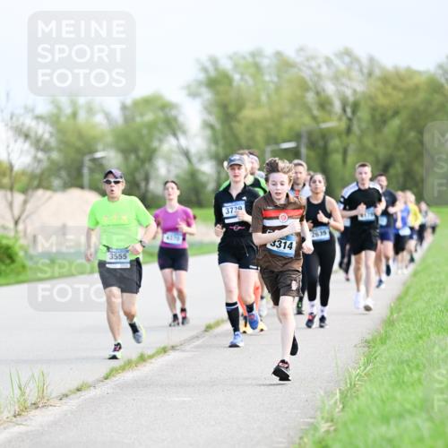07.04.2024 - 43. Internationalen Wilhelmsburger Insellauf Dr. Thomas Lammeyer http://msf.ph/oto/6049756 07.04.2024 11:15:51 Laufen 3555, 4370, 3729, 3314, 2635 meine-sportfotos.de