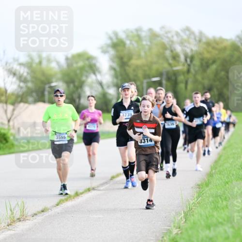 07.04.2024 - 43. Internationalen Wilhelmsburger Insellauf Dr. Thomas Lammeyer http://msf.ph/oto/6049757 07.04.2024 11:15:52 Laufen 3555, 4370, 3739, 3314, 2635 meine-sportfotos.de