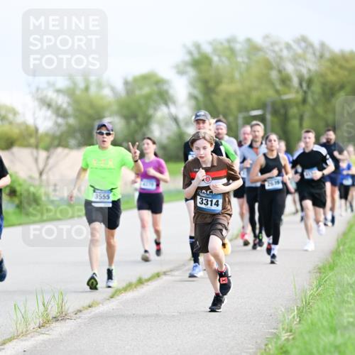 07.04.2024 - 43. Internationalen Wilhelmsburger Insellauf Dr. Thomas Lammeyer http://msf.ph/oto/6049760 07.04.2024 11:15:52 Laufen 3555, 3314, 26, 19 meine-sportfotos.de