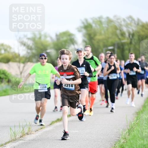 07.04.2024 - 43. Internationalen Wilhelmsburger Insellauf Dr. Thomas Lammeyer http://msf.ph/oto/6049764 07.04.2024 11:15:53 Laufen 3555, 3314, 739, 216 meine-sportfotos.de