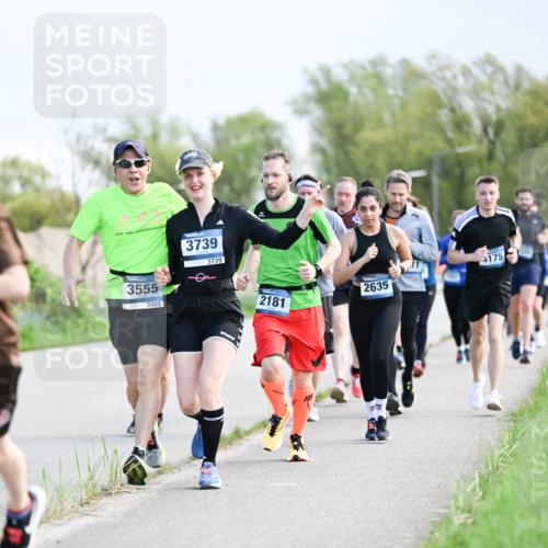 07.04.2024 - 43. Internationalen Wilhelmsburger Insellauf Dr. Thomas Lammeyer http://msf.ph/oto/6049772 07.04.2024 11:15:54 Laufen 3555, 3555, 3739, 3739, 2635, 2181, 175 meine-sportfotos.de