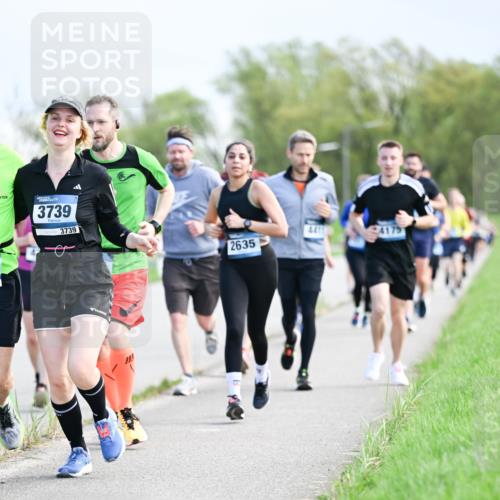 07.04.2024 - 43. Internationalen Wilhelmsburger Insellauf Dr. Thomas Lammeyer http://msf.ph/oto/6049778 07.04.2024 11:15:55 Laufen 3739, 3739, 2635, 4411 meine-sportfotos.de