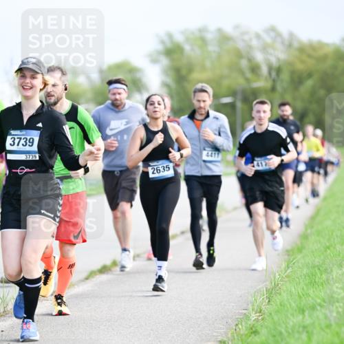 07.04.2024 - 43. Internationalen Wilhelmsburger Insellauf Dr. Thomas Lammeyer http://msf.ph/oto/6049780 07.04.2024 11:15:55 Laufen 3739, 3739, 2635, 4411 meine-sportfotos.de