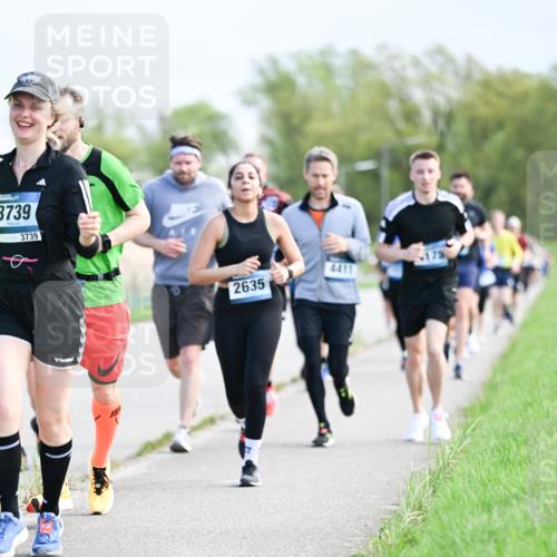 07.04.2024 - 43. Internationalen Wilhelmsburger Insellauf Dr. Thomas Lammeyer http://msf.ph/oto/6049781 07.04.2024 11:15:55 Laufen 3739, 3739, 2635, 4411 meine-sportfotos.de