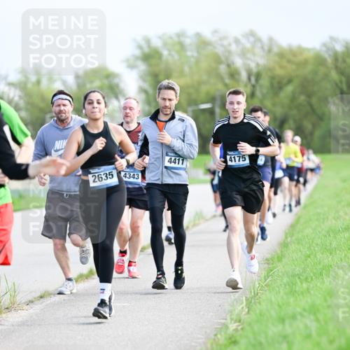 07.04.2024 - 43. Internationalen Wilhelmsburger Insellauf Dr. Thomas Lammeyer http://msf.ph/oto/6049783 07.04.2024 11:15:56 Laufen 2635, 4411, 4175, 4343 meine-sportfotos.de
