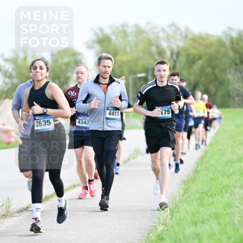 07.04.2024 - 43. Internationalen Wilhelmsburger Insellauf Dr. Thomas Lammeyer http://msf.ph/oto/6049786 07.04.2024 11:15:56 Laufen 96, 2635, 4343, 4411, 175 meine-sportfotos.de