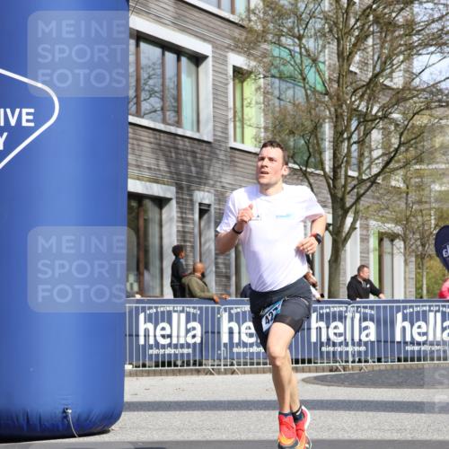 07.04.2024 - 43. Internationalen Wilhelmsburger Insellauf Strokosch-Dieckow http://msf.ph/oto/6049792 07.04.2024 11:18:28 Ziel 2372, 4272 meine-sportfotos.de