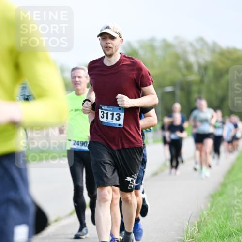 07.04.2024 - 43. Internationalen Wilhelmsburger Insellauf Dr. Thomas Lammeyer http://msf.ph/oto/6049861 07.04.2024 11:16:10 Laufen 2490, 3113 meine-sportfotos.de