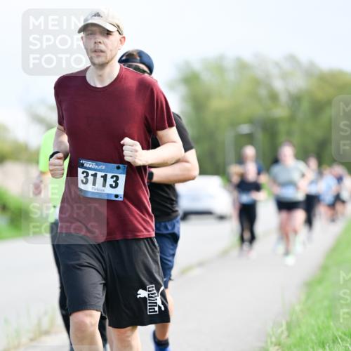 07.04.2024 - 43. Internationalen Wilhelmsburger Insellauf Dr. Thomas Lammeyer http://msf.ph/oto/6049866 07.04.2024 11:16:10 Laufen 3113 meine-sportfotos.de