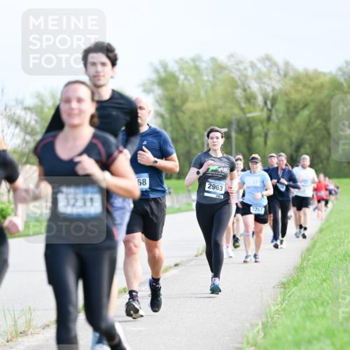 07.04.2024 - 43. Internationalen Wilhelmsburger Insellauf Dr. Thomas Lammeyer http://msf.ph/oto/6049905 07.04.2024 11:16:18 Laufen 3231, 68, 2963, 2257 meine-sportfotos.de