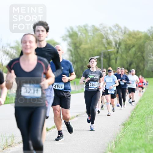 07.04.2024 - 43. Internationalen Wilhelmsburger Insellauf Dr. Thomas Lammeyer http://msf.ph/oto/6049906 07.04.2024 11:16:18 Laufen 3231, 4168, 2963, 2257 meine-sportfotos.de