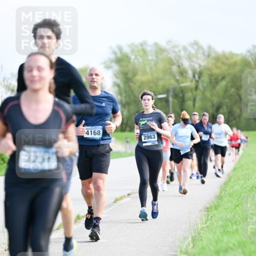 07.04.2024 - 43. Internationalen Wilhelmsburger Insellauf Dr. Thomas Lammeyer http://msf.ph/oto/6049908 07.04.2024 11:16:18 Laufen 4168, 2963, 2963, 2257 meine-sportfotos.de