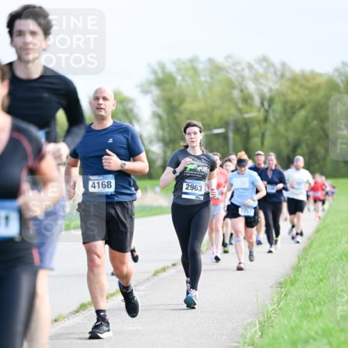 07.04.2024 - 43. Internationalen Wilhelmsburger Insellauf Dr. Thomas Lammeyer http://msf.ph/oto/6049911 07.04.2024 11:16:18 Laufen 4168, 2963, 2963, 2257 meine-sportfotos.de