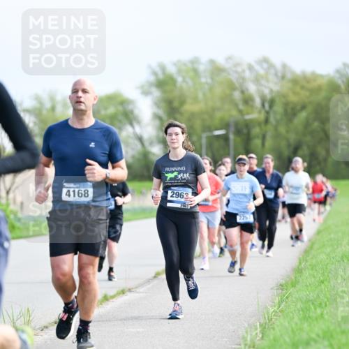 07.04.2024 - 43. Internationalen Wilhelmsburger Insellauf Dr. Thomas Lammeyer http://msf.ph/oto/6049913 07.04.2024 11:16:19 Laufen 4168, 296, 2963, 225 meine-sportfotos.de